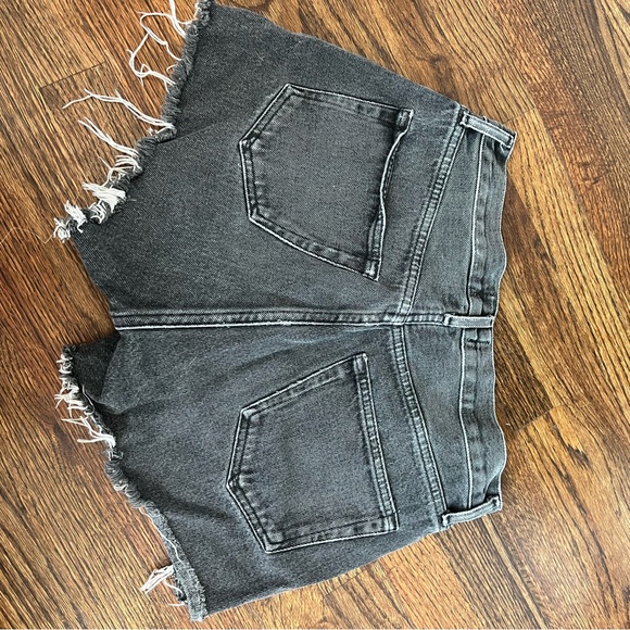 Dark wash Agolde cut off shorts - Picture 3 of 4